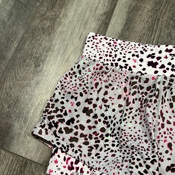 Fabletics‎ Spotted Orchid Olesia Shorts - Picture 11 of 11